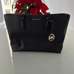MICHAEL KORS BAG & Black Shoulder Bag